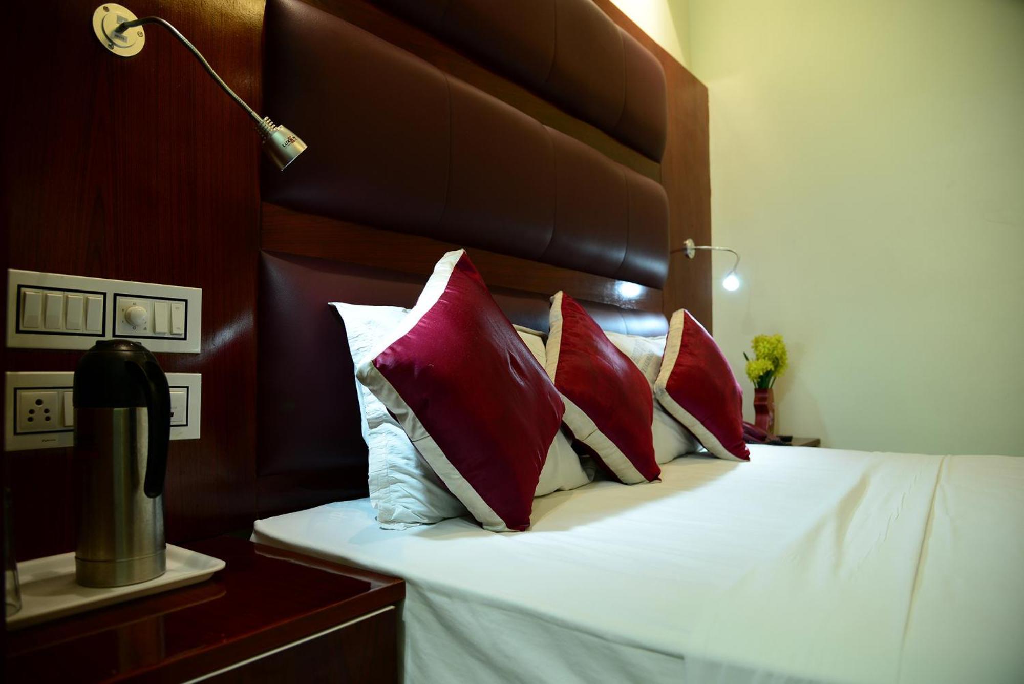 Hotel Tri Sea Канниякумари Экстерьер фото