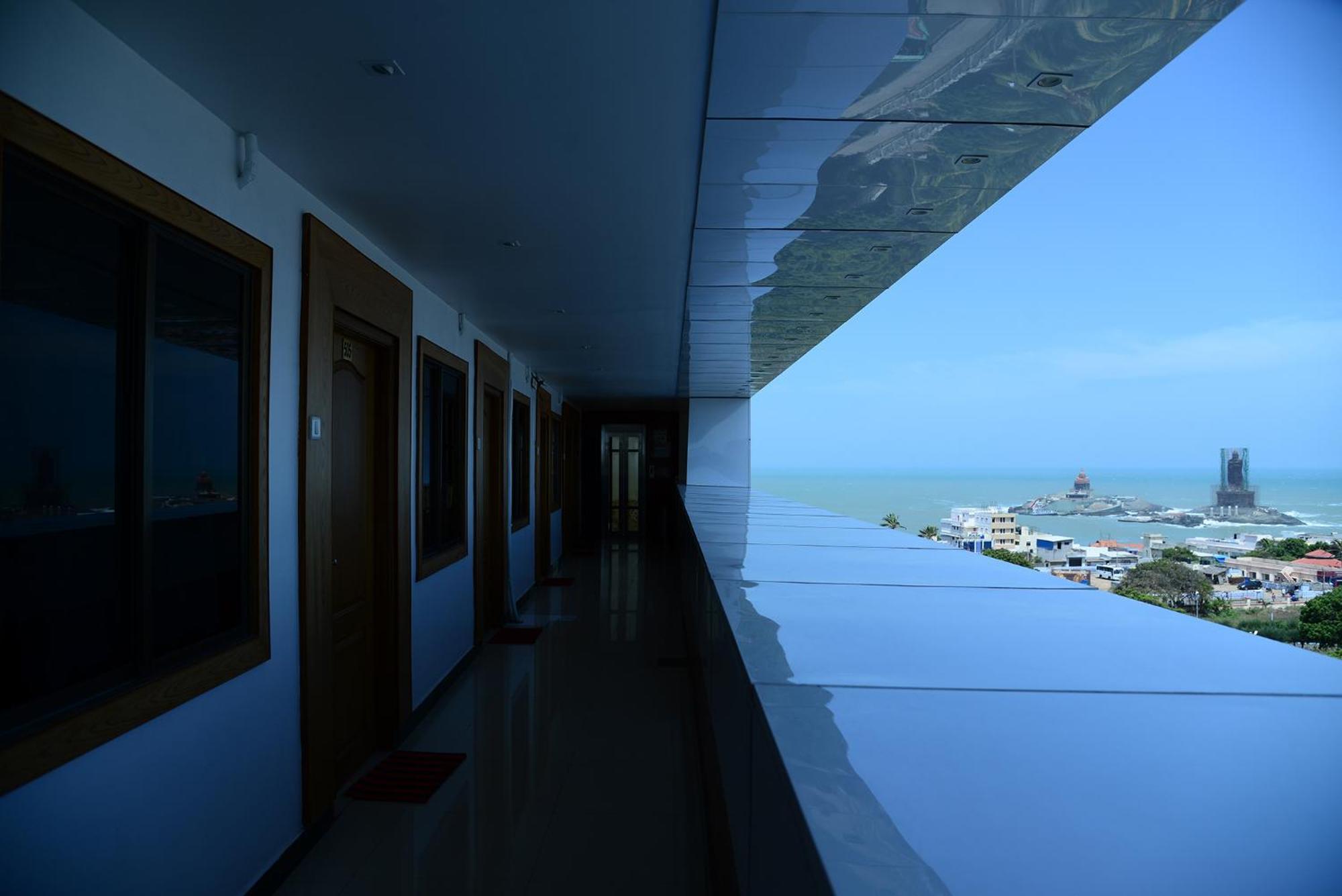 Hotel Tri Sea Канниякумари Экстерьер фото