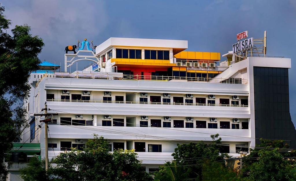 Hotel Tri Sea Канниякумари Экстерьер фото